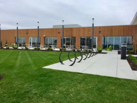 NEW Sleek, Contemporary Home Near Med School Отели в г. Джоплин