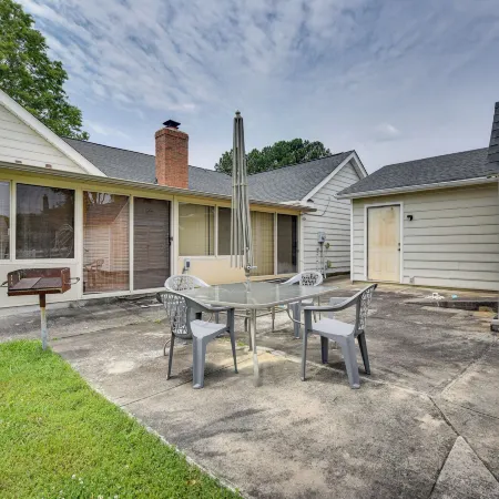 Charlotte Vacation Rental Near Motor Speedway! Отели рядом с достопримечательностью «Торговый центр Concord Mills»