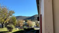 Colonial Bank Motel Отели в г. Омео