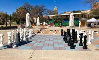 Cozy and Lovely 2Br 2BA Apt#A Near Lively Downtown