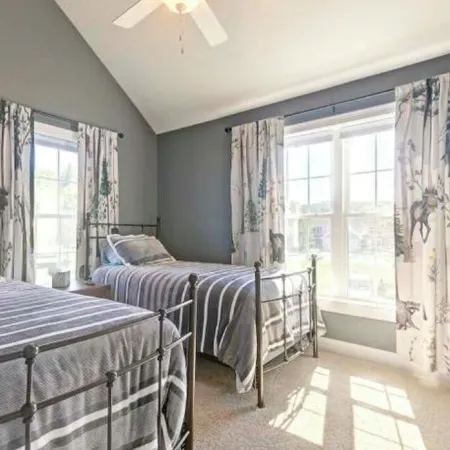3-bed condo in the Heart of North Conway sleeps 8 Mins from Cranmore & Storyland