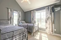 3-bed condo in the Heart of North Conway sleeps 8 Mins from Cranmore & Storyland