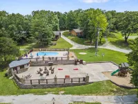 Charming Log Cabin with Hot Tub and Grill - Cozy Family Retreat
