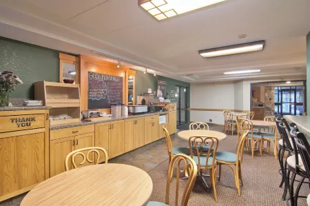 Boarders Inn & Suites by Cobblestone Hotels - Faribault Отели в г. Фэрибо
