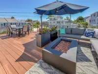 Central Air and Outdoor Living Space - Stunning Coastal Haven 차탐 호텔