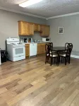 Spacious 3 bedroom apartment 3 miles from Wolf Creek Dam. Pet friendly!