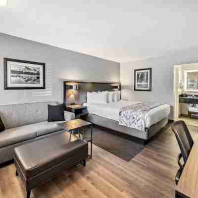 Best Western Plus Hilltop Inn Rooms
