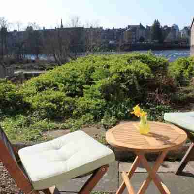 Riverside Garden Apartment with lovely River Tay views and parking Hotel Exterior