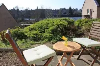 Riverside Garden Apartment with lovely River Tay views and parking