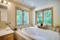 Spacious Family Villa w/ Decks in Chilton! - Villas