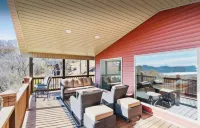 Hilltop Cabin with River View!