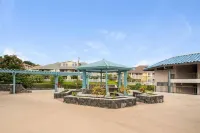 Kona Reef F2 Charming Oceanfront Condo for 4!