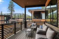 Enjoy Paradise Hot Tub, Bike & Beach Equipment! - balcony