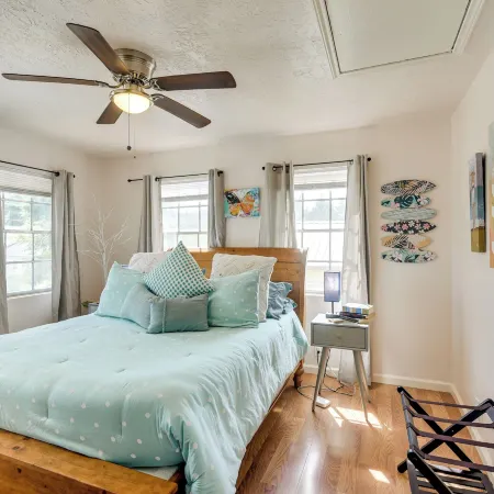 Bacliff Apartment w/ Hot Tub - 3 Mi to Boardwalk!