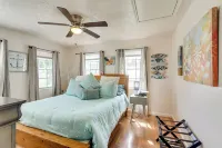 Bacliff Apartment w/ Hot Tub - 3 Mi to Boardwalk! - balcony