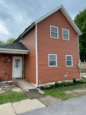 Village home near St. Lawrence River Tibbetts Point Lighthouse附近的飯店