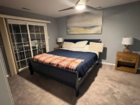Cozy 3-bedroom 3 bathroom condo with AC, WiFi in charming Miller Beach Hotels in Gary
