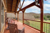 Hike, Ski & More: Blue Ridge Mountain Escape - Wifi