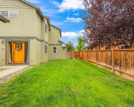 Downtown Sisters Suite - HOT TUB - Dog Friendly Hotels in Sisters