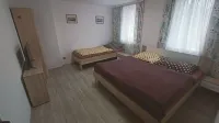 Enchanting 3-bedroom house in Královéhradecký kraj Hotels in Trutnov