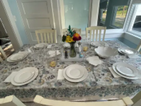 4-bedroom bungalow in amazing Natchitoches with WiFi, AC near Northwestern Univ.