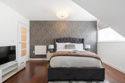 Duplex Flat near Heathrow Hotels near West Drayton Railway Station