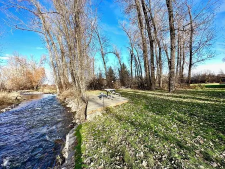 Beautiful Home Creekside Отели в г. Фор Корнерс