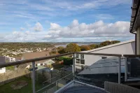 Golwg Y Môr - Sea View Cottage with Hot Tub