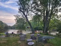 Cedarburg \ Mequon River retreat Отели рядом с достопримечательностью «Донджес Бэй Гордж Нэчурал Арея»