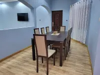 Exquisite 5-Bedroom House with free Parking