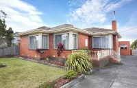 Stylish Family Home- 3BR in the heart of Dandenong, Just minutes to the station Hotels near Dandenong Train Station