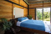 Malaya Lodge⎯ Romantic off grid cabin near Panama City