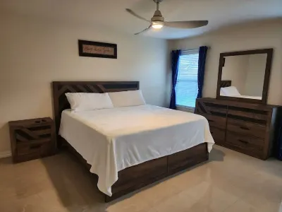 Cozy Glen Abbey retreat-sleeps-6 Hotels near Mercer Botanic Gardens