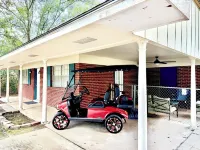 Holly Hideaway - Dog-Friendly Close to Beach & Downtown with Golf Cart!!!