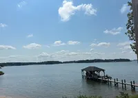 Exquisite New build on LN with over 295 ft of water frontage on a private street Các khách sạn ở Westport