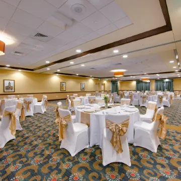 Hilton Garden Inn Fort Worth Medical Center Отели рядом с достопримечательностью «Fort Worth Herd Longhorn Cattle Drive»