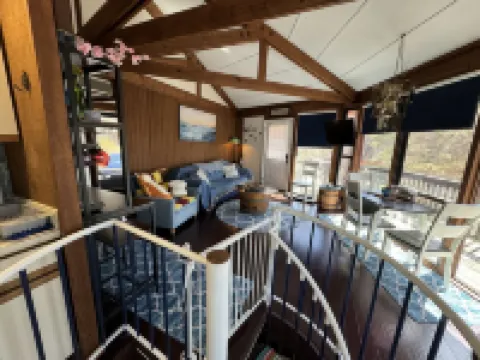 Sleep in a Treehouse!! Hotels in Lake Ariel