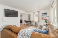 Cozy Cottage Near it All