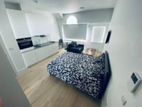 Entire Studio Flat in Ilford Town Centre 2 Minutes From Train Station