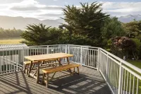 Magical Oceanfront Spot Hotels in Hapuku