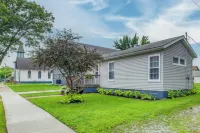 Home Near Kinnick, UI Health & Amish Country - Homestays