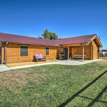 Remote Cabin w/ Gas Stove < 7 Mi to Town!