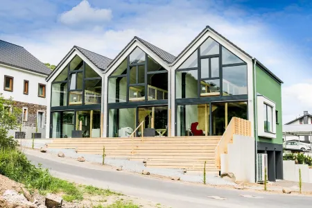 Chalet "Mitte" - up to 2 pers. Design vacation home with private sauna. Отели в г. Поммерн