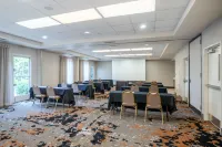 Hilton Garden Inn Louisville East - Pet friendly
