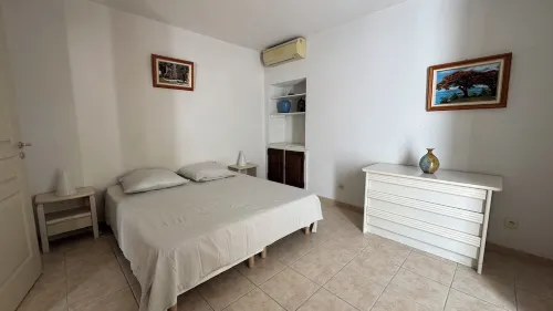 Apartment with large terrace Vaison la Romaine, hypercentre. Theater 5mn away