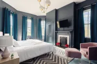Savannah Stay with Style 3BR, Walk to Everything!
