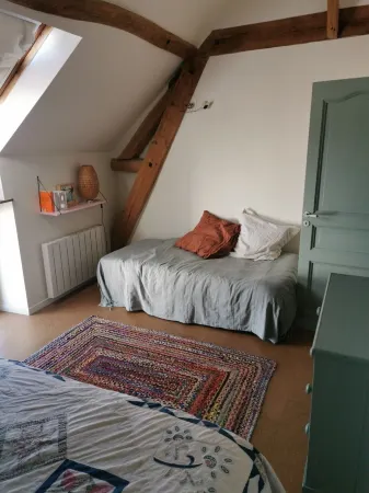 Maison de Village en Lisière de Forêt de Fontainebleau Отели в г. Венё-Ле-Саблон