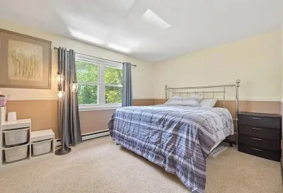 Charming 2-bedroom house with WiFi, AC in lovely Waterbury/beautiful backyard Hotels near Seven Angels Theatre