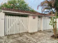 Single storey house in ubatuba near the beach and the center Hotels in Praia do Pereque-Acu
