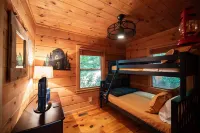 Secluded 4WD Adventure with Mountain Views, Hot Tub and Flat Yard. Pet-Friendly!